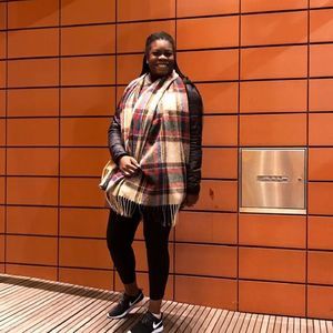 Meet your Posher, Elizabeth